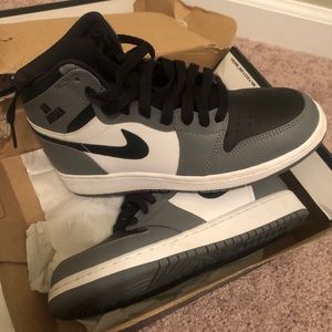 Air Jordan’s Boys Size 5 (Size 7 Woman’s)